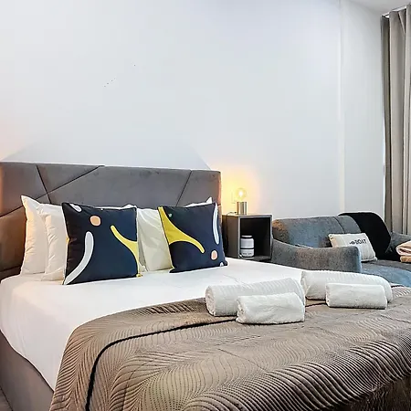 2 By Atlantic Santa Cruz (Madeira)